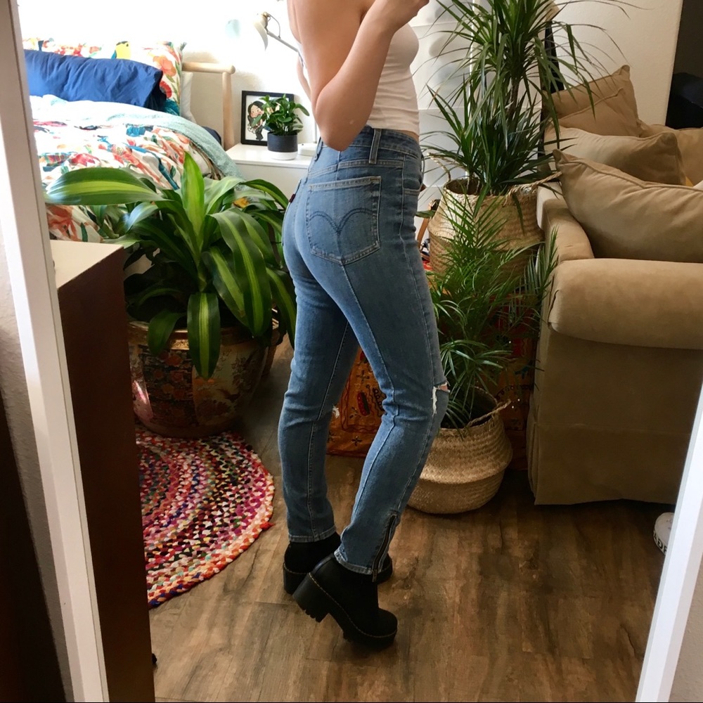 Levi’s with Seam and Zipper Detail